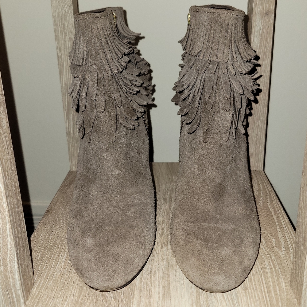 Shoes - Picture 2 of 5